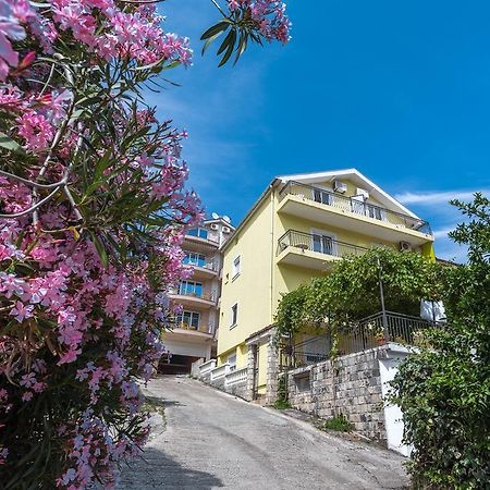 Adriana Apartments Herceg Novi Esterno foto