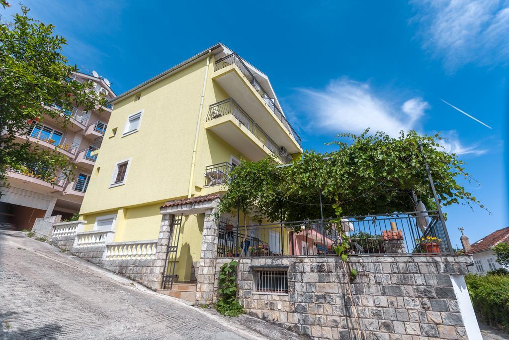 Adriana Apartments Herceg Novi Esterno foto