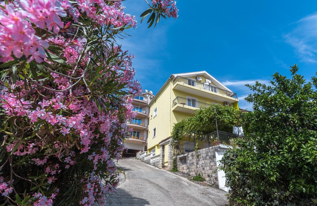 Adriana Apartments Herceg Novi Esterno foto